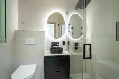 7850 Hawthorne Ave, Miami Beach, FL 33141 - Photo 32