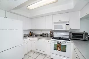 18000 N Bay Rd, Sunny Isles Beach, FL 33160 - Photo 22