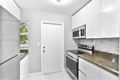 968 W 9th St, Riviera Beach, FL 33404 - Photo 12