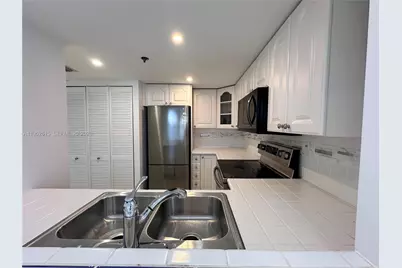 540 Brickell Key Dr #302, Miami, FL 33131 - Photo 2