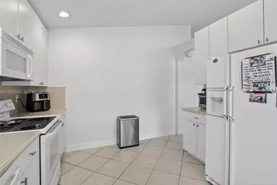 13262 NW 15th St, Pembroke Pines, FL 33028 - Photo 14