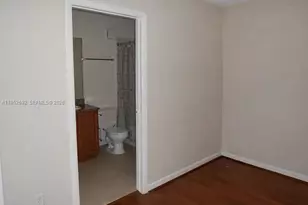 9457 N Palm Cir N, Pembroke Pines, FL 33025 - Photo 16