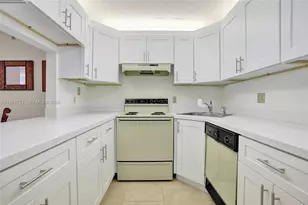 3652 Alder Dr, West Palm Beach, FL 33417 - Photo 14