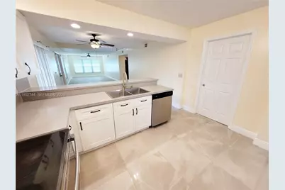 8351 S Coral Cir, North Lauderdale, FL 33068 - Photo 4