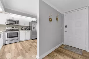 12850 SW 4th Ct, Pembroke Pines, FL 33027 - Photo 10