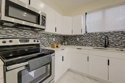 742 NW 70th St, Miami, FL 33150 - Photo 98