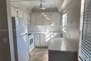 179 Canterbury, West Palm Beach, FL 33417 - Photo 1