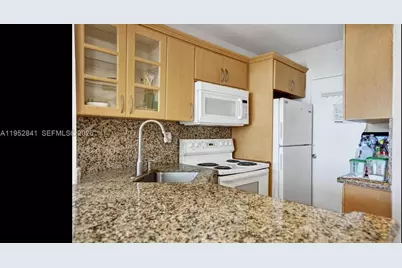 2899 Collins Ave #1502, Miami Beach, FL 33140 - Photo 4