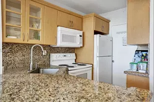 2899 Collins Ave, Miami Beach, FL 33140 - Photo 4