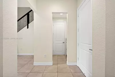 11616 SW 13th Ln, Pembroke Pines, FL 33025 - Photo 8