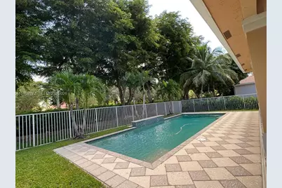 1971 Harbor View Cir #1971, Weston, FL 33327 - Photo 4