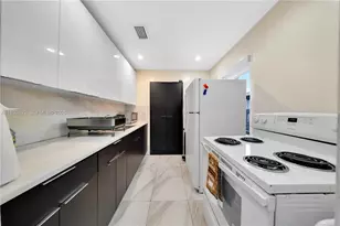 458 E 20th St, Hialeah, FL 33013 - Photo 12