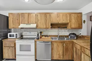 1270 NW 99th Ave, Pembroke Pines, FL 33024 - Photo 10