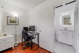 301 SW 135th Ave, Pembroke Pines, FL 33027 - Photo 22