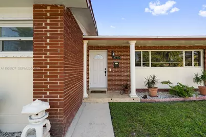 5770 NW 111th St, Hialeah, FL 33012 - Photo 2
