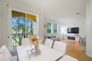 10242 NW 7th St, Miami, FL 33172 - Photo 8