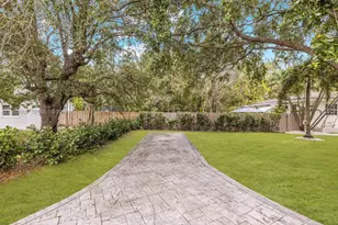 11803 NE 11th Ave, Biscayne Park, FL 33161 - Photo 18