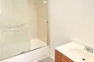 210 Lake Pointe Dr, Oakland Park, FL 33309 - Photo 16