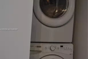 151 SE 1st St, Miami, FL 33131 - Photo 8