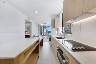 11 NE 6th St, Miami, FL 33132 - Photo 4