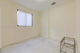 742 NW 70th St, Miami, FL 33150 - Photo 8