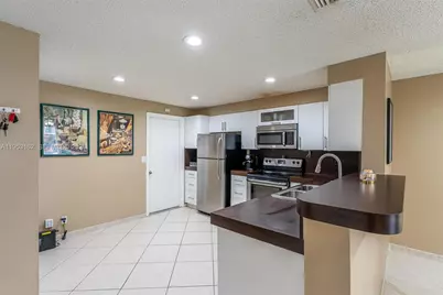 1528 Veracruz Ln #4-3, Weston, FL 33327 - Photo 6