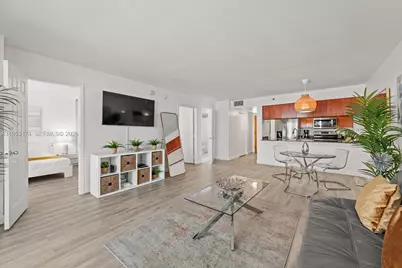 1200 Brickell Bay Dr #2414, Miami, FL 33131 - Photo 2