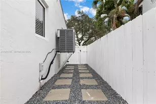 880 Oriole Ave, Miami Springs, FL 33166 - Photo 36