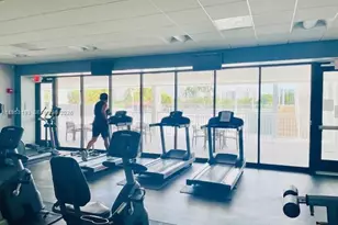 3675 N Country Club Dr, Aventura, FL 33180 - Photo 16