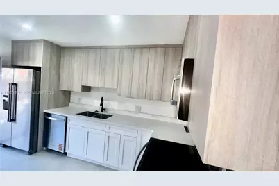 6637 NW 178th Ter, Hialeah, FL 33015 - Photo 2