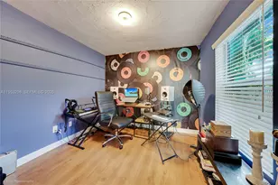 262 SW 54th Ave, Plantation, FL 33317 - Photo 6