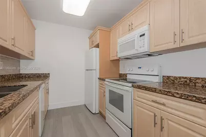 7121 Miami Lakes Dr #Q3, Miami Lakes, FL 33014 - Photo 12