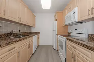 7121 Miami Lakes Dr, Miami Lakes, FL 33014 - Photo 14