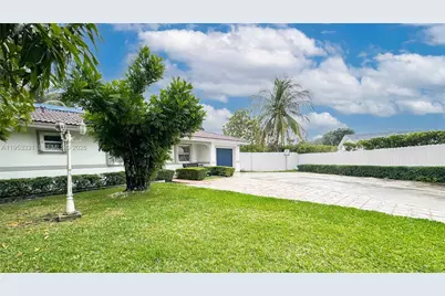 17505 SW 108th Ct, Miami, FL 33157 - Photo 2
