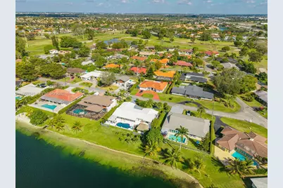 6830 Winged Foot Dr, Hialeah, FL 33015 - Photo 36