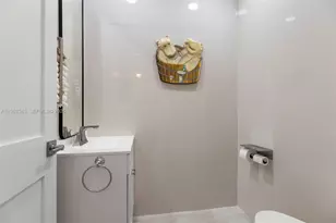 6830 Winged Foot Dr, Hialeah, FL 33015 - Photo 18