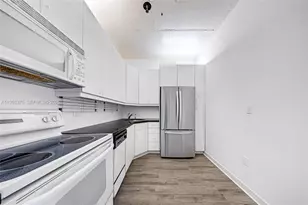 20515 E Country Club Dr, Aventura, FL 33180 - Photo 2