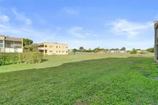 9081 Sunrise Lakes Blvd, Sunrise, FL 33322 - Photo 22