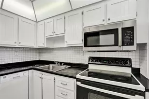 9081 Sunrise Lakes Blvd, Sunrise, FL 33322 - Photo 10