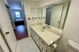 240 Lakeview Dr, Weston, FL 33326 - Photo 10