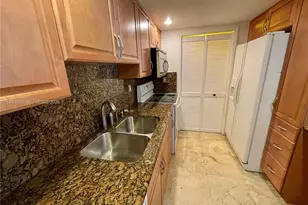 240 Lakeview Dr, Weston, FL 33326 - Photo 2