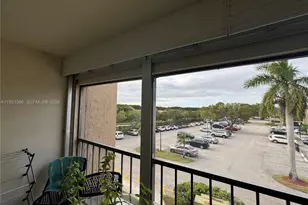 240 Lakeview Dr, Weston, FL 33326 - Photo 12