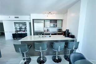 55 SE 6th St, Miami, FL 33131 - Photo 8