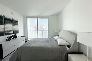 55 SE 6th St, Miami, FL 33131 - Photo 14