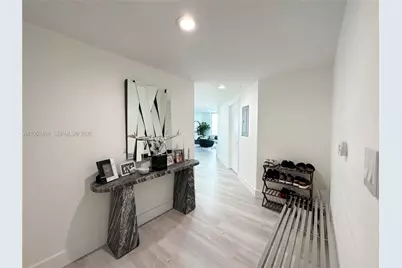 55 SE 6th St #1601, Miami, FL 33131 - Photo 4