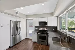 539 Menendez Ave, Coral Gables, FL 33146 - Photo 4