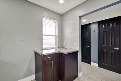 950 Hillcrest Dr #414, Hollywood, FL 33021 - Photo 12