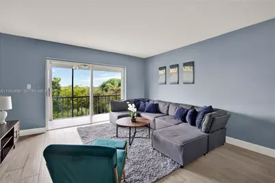 950 Hillcrest Dr #414, Hollywood, FL 33021 - Photo 2