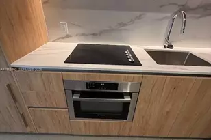 11 NE 6th St, Miami, FL 33132 - Photo 30