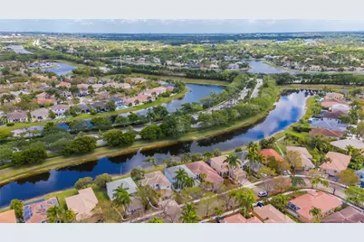 1042 Bluewood Ter #1042, Weston, FL 33327 - Photo 32